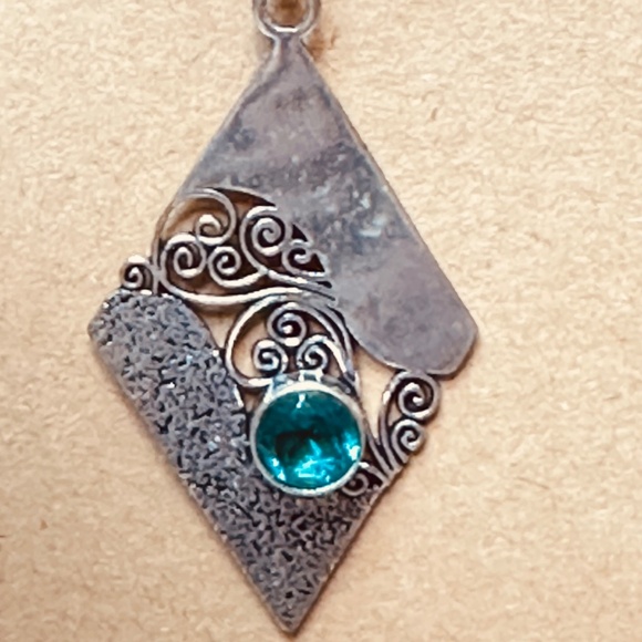 925 Sterling Silver Plated Round Blue Topaz on Kite Setting w/Curly Cues - Picture 4 of 11